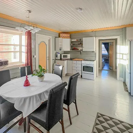 3 Bedroom In Brottum